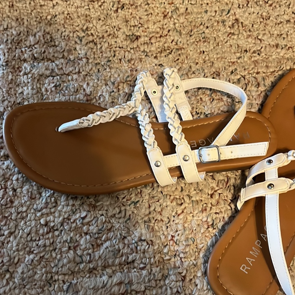 White Sandals With Chain - Picture 2 of 4
